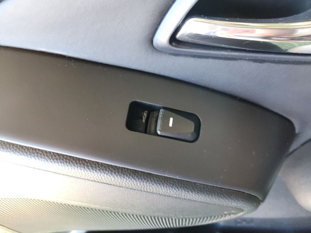 bontott HYUNDAI ix35 Jobb első Ajtó (Részeivel)