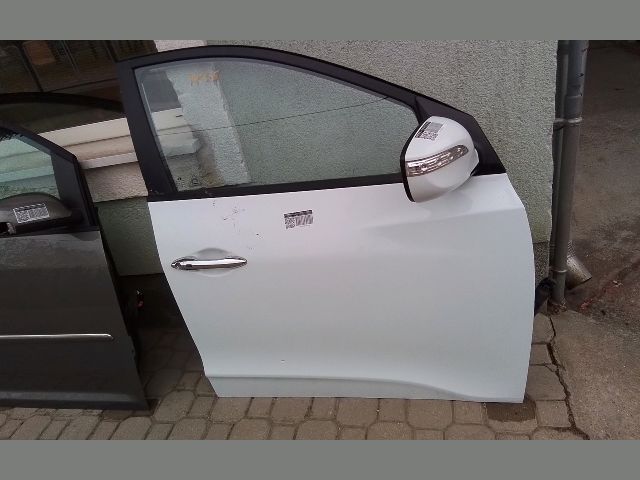 bontott HYUNDAI ix35 Jobb első Ajtó (Részeivel)