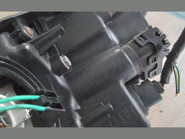 bontott HYUNDAI ix35 Jobb Fényszóró