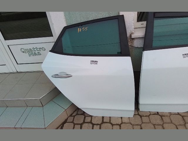 bontott HYUNDAI ix35 Jobb hátsó Ajtó (Részeivel)