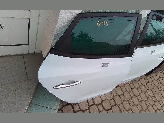 bontott HYUNDAI ix35 Jobb hátsó Ajtó (Részeivel)