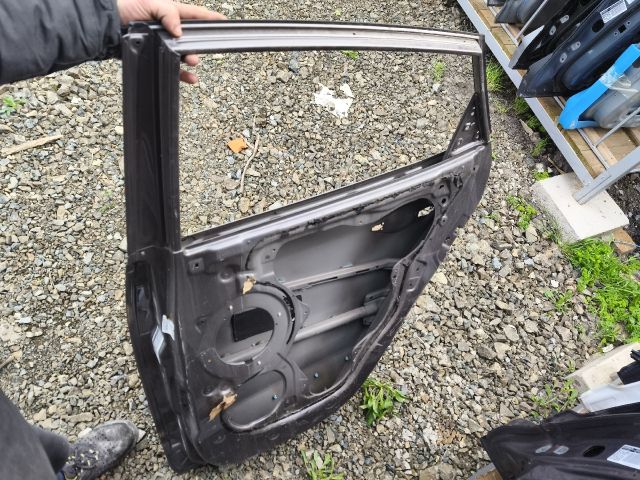 bontott HYUNDAI ix35 Jobb hátsó Ajtó (Üres lemez)