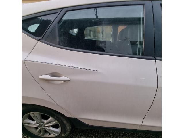 bontott HYUNDAI ix35 Jobb hátsó Ajtó (Üres lemez)