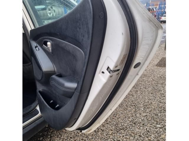 bontott HYUNDAI ix35 Jobb hátsó Ajtó (Üres lemez)