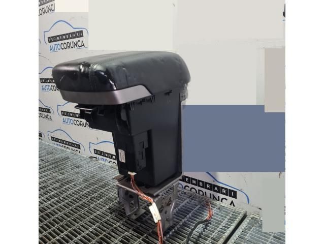 bontott HYUNDAI ix35 Könyöklő