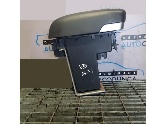 bontott HYUNDAI ix35 Könyöklő