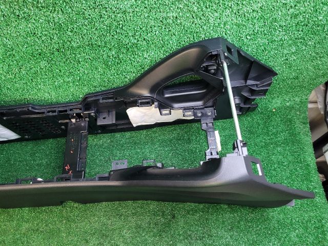 bontott HYUNDAI ix35 Könyöklő