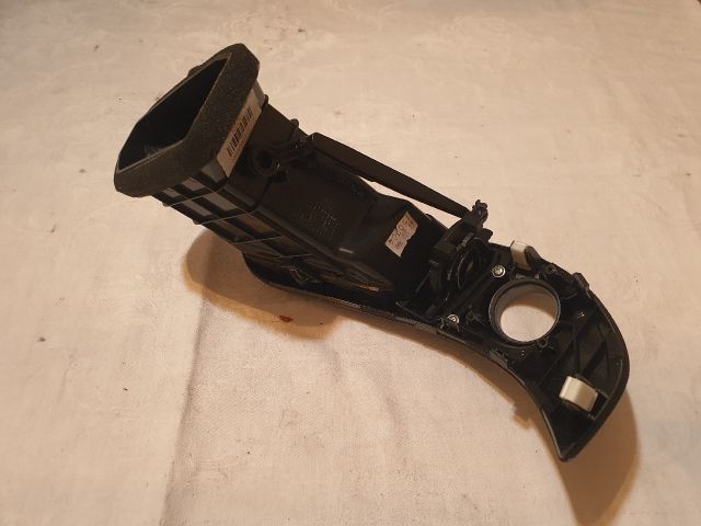 bontott HYUNDAI ix35 Középső Jobb Szellőző