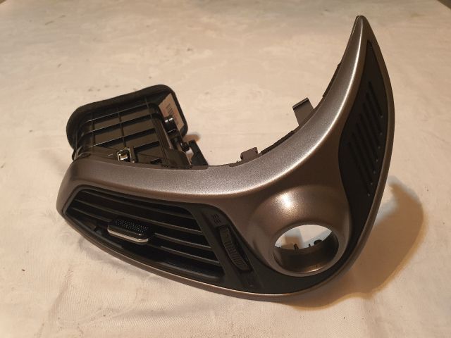 bontott HYUNDAI ix35 Középső Jobb Szellőző