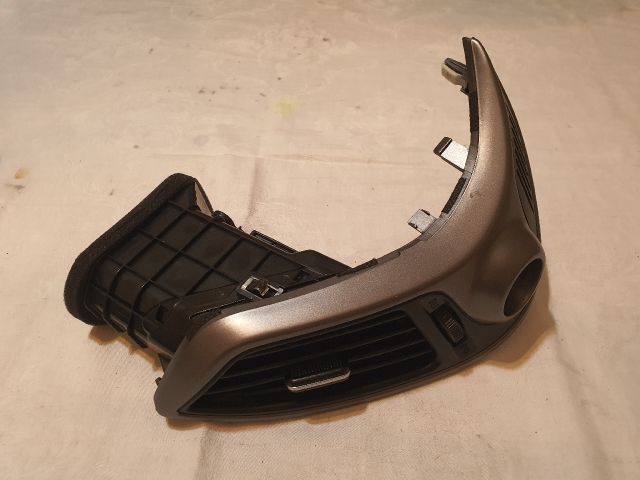 bontott HYUNDAI ix35 Középső Jobb Szellőző