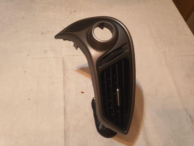 bontott HYUNDAI ix35 Középső Jobb Szellőző