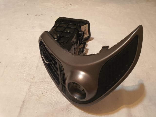 bontott HYUNDAI ix35 Középső Jobb Szellőző