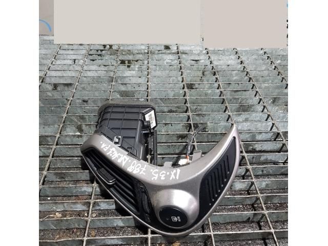 bontott HYUNDAI ix35 Középső Szellőző