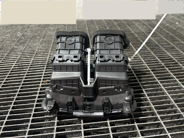 bontott HYUNDAI ix35 Középső Szellőző