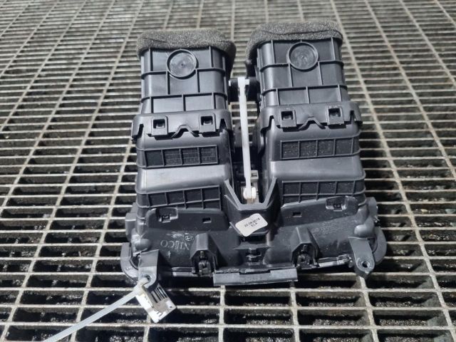 bontott HYUNDAI ix35 Középső Szellőző