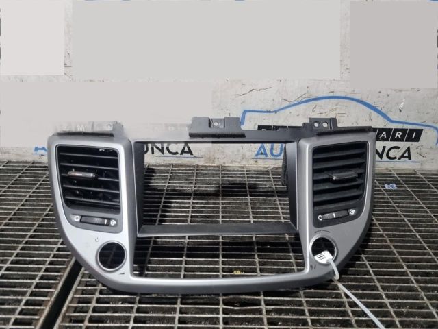 bontott HYUNDAI ix35 Középső Szellőző