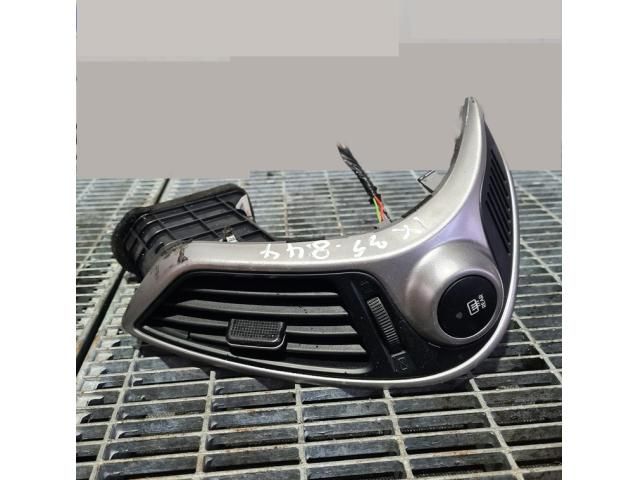 bontott HYUNDAI ix35 Középső Szellőző