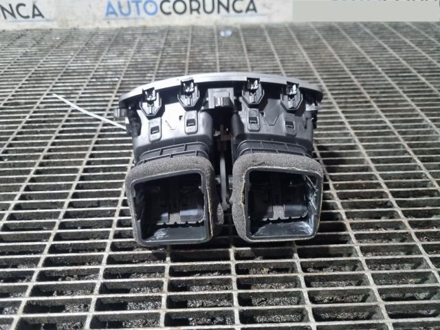 bontott HYUNDAI ix35 Középső Szellőző