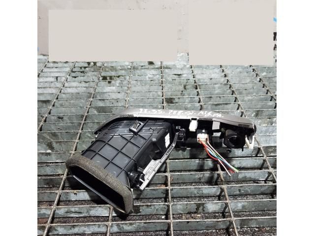 bontott HYUNDAI ix35 Középső Szellőző