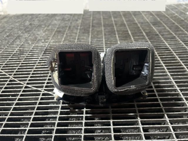 bontott HYUNDAI ix35 Középső Szellőző