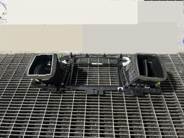 bontott HYUNDAI ix35 Középső Szellőző