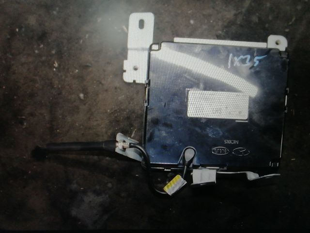 bontott HYUNDAI ix35 Kulcs Nélküli Nyitás Jeladó