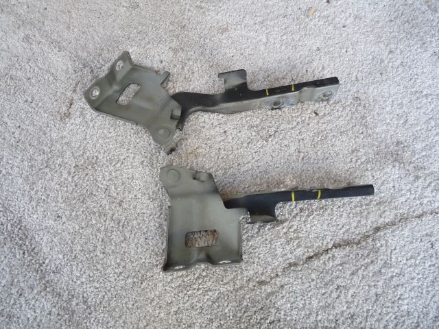 bontott HYUNDAI ix35 Motorháztető Zsanér Pár