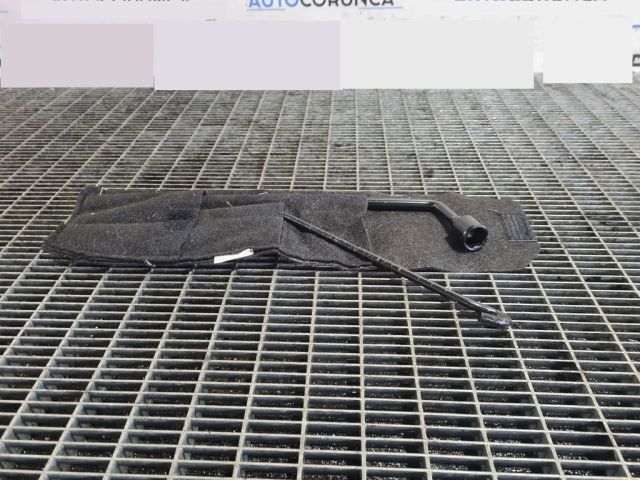 bontott HYUNDAI ix35 Szerszámkészlet