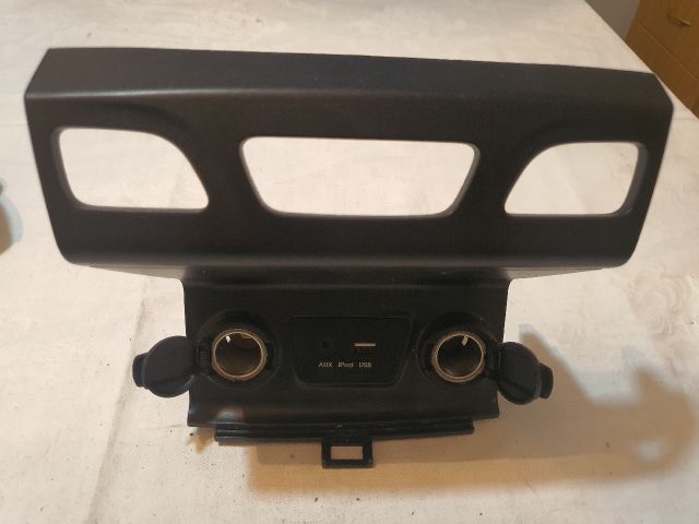 bontott HYUNDAI ix35 Szivargyújtó Aljzat