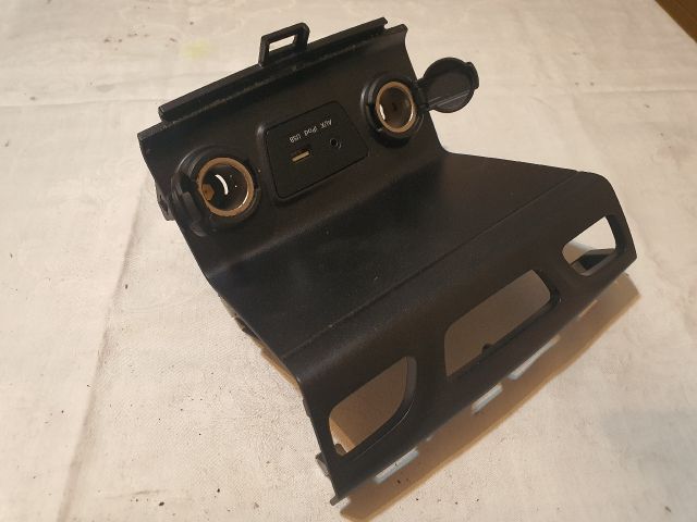 bontott HYUNDAI ix35 Szivargyújtó Aljzat