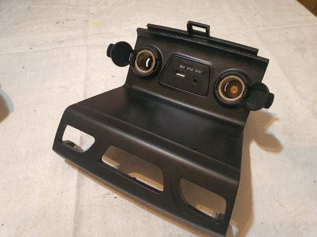 bontott HYUNDAI ix35 Szivargyújtó Aljzat