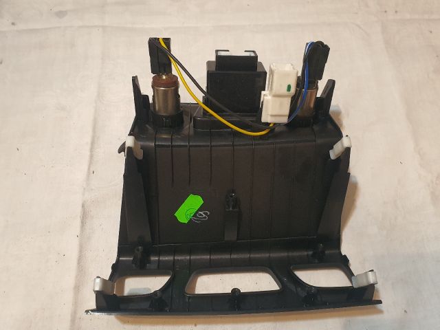 bontott HYUNDAI ix35 Szivargyújtó Aljzat