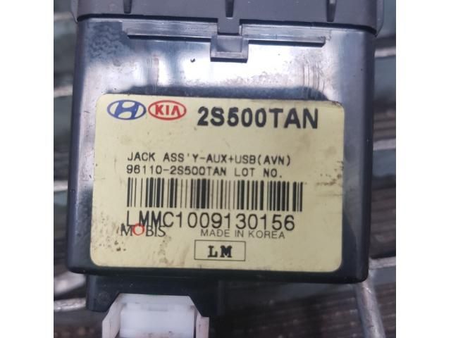 bontott HYUNDAI ix35 USB Aljzat