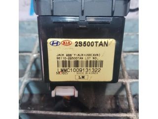 bontott HYUNDAI ix35 USB Aljzat