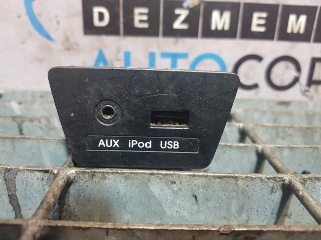 bontott HYUNDAI ix35 USB Aljzat