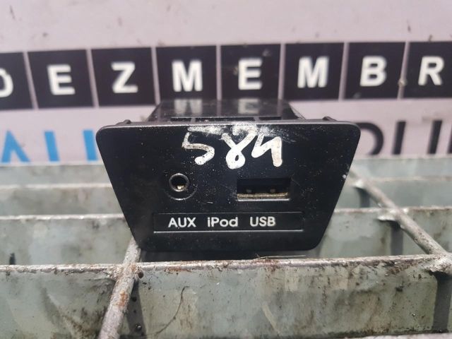 bontott HYUNDAI ix35 USB Aljzat