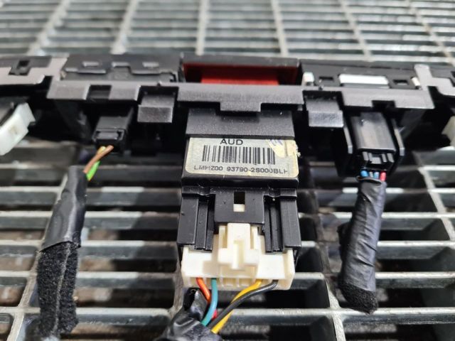 bontott HYUNDAI ix35 Vészvillogó Kapcsoló