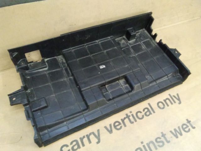 bontott HYUNDAI KONA Alsó Hűtőburkolat