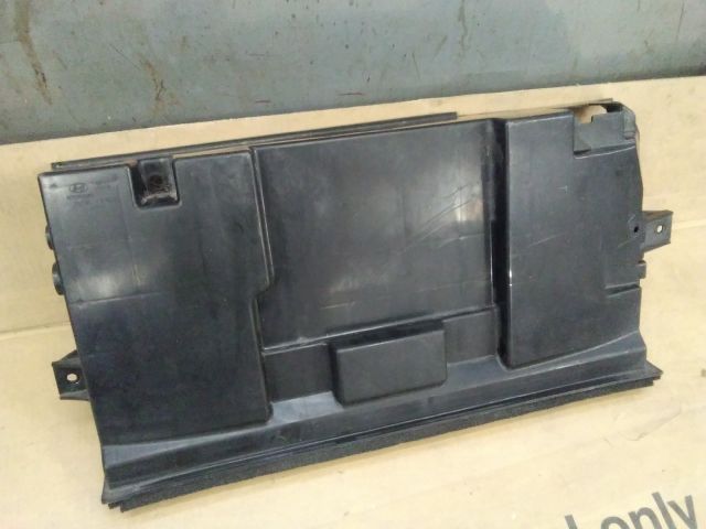 bontott HYUNDAI KONA Alsó Hűtőburkolat