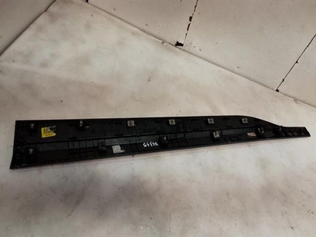 bontott HYUNDAI KONA Bal első Ajtó Díszléc