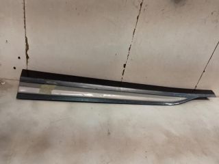 bontott HYUNDAI KONA Bal első Ajtó Díszléc