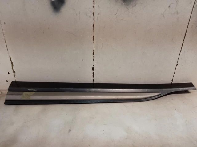 bontott HYUNDAI KONA Bal első Ajtó Díszléc