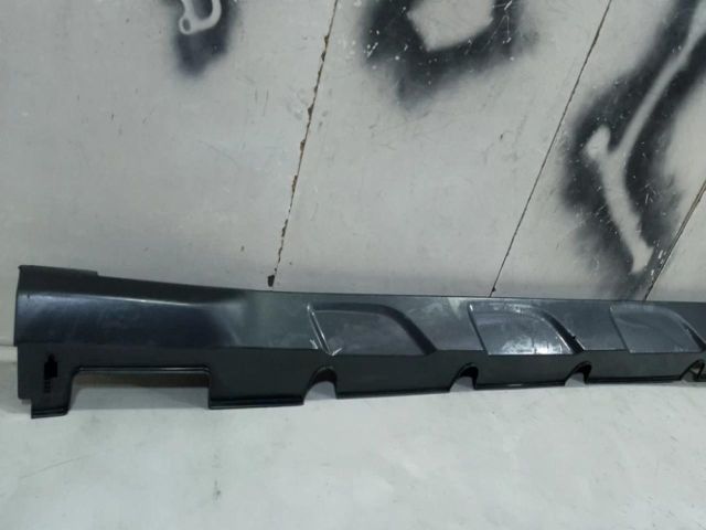 bontott HYUNDAI KONA Bal első Küszöb Díszléc