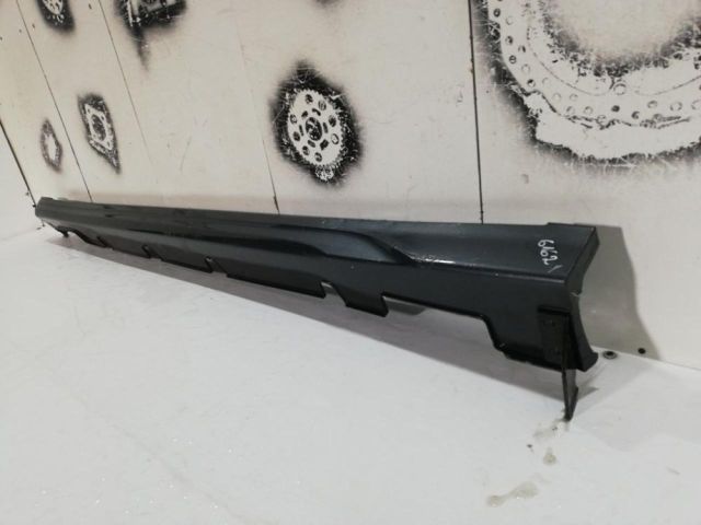 bontott HYUNDAI KONA Bal első Küszöb Díszléc