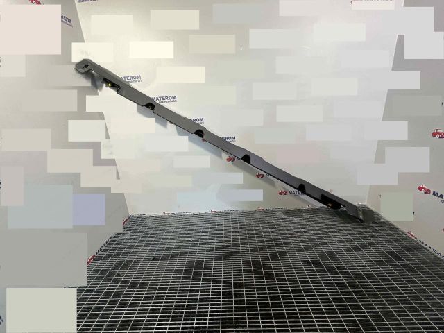 bontott HYUNDAI KONA Bal első Küszöb Díszléc