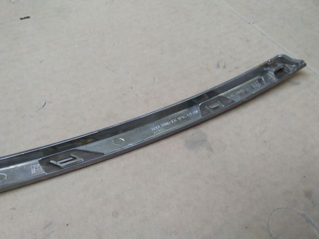 bontott HYUNDAI KONA Bal Fényszóró Bajusz Díszléc