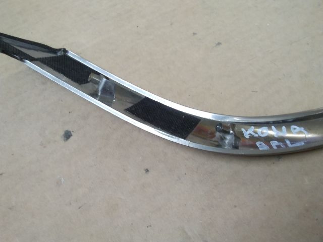 bontott HYUNDAI KONA Bal Fényszóró Bajusz Díszléc