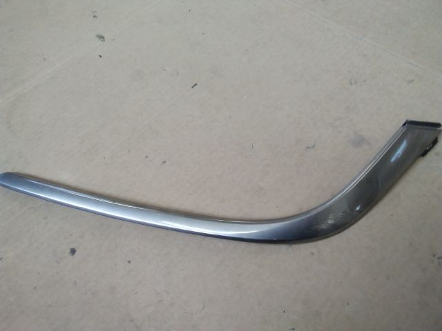 bontott HYUNDAI KONA Bal Fényszóró Bajusz Díszléc