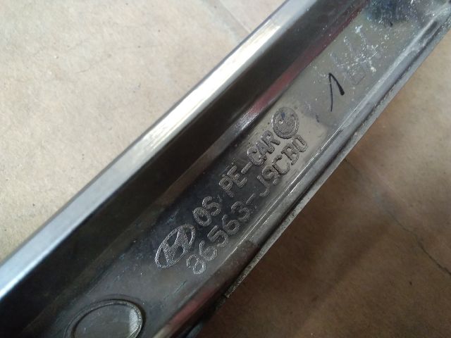 bontott HYUNDAI KONA Bal Fényszóró Bajusz Díszléc