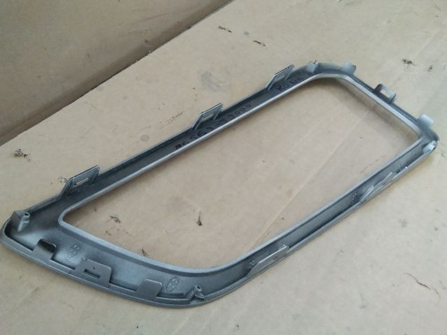 bontott HYUNDAI KONA Bal Fényszóró Lámpakeret